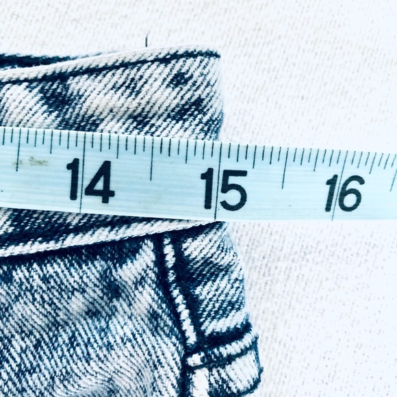 FOREVER 21 SHORTS JEANS DISTRESSED SIZE 28 - Picture 7 of 9